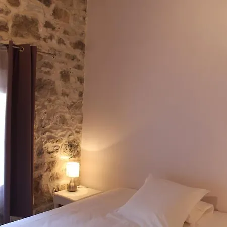 De Roux D'hotes 3*