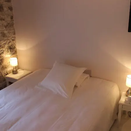 فندق مبيت وإفطار De Roux D'hotes Bragassargues
